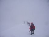 Marcha sobre el glaciar en la niebla (documento de 2004)