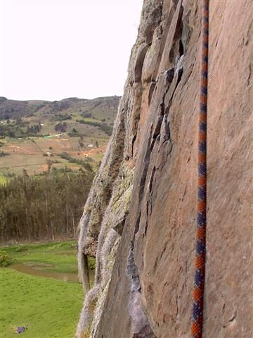 La cuerda sobre la placa, vista desde arriba