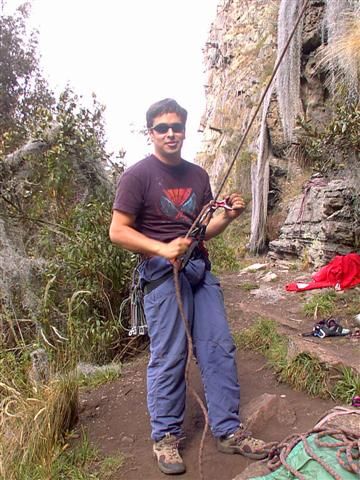Con la cuerda al hombro, al pie de la vía
