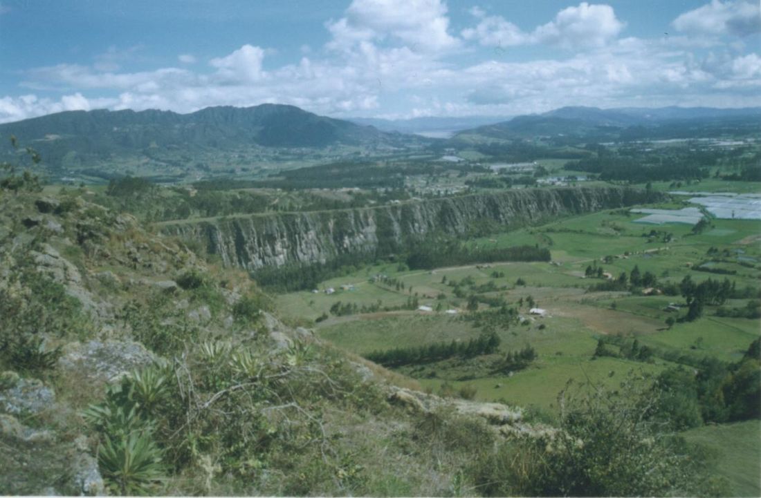 El valle del río Bogotá y las Rocas vistos desde lo alto