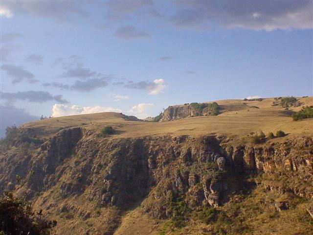 Farallones del altiplano en la tarde